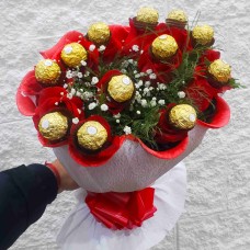 IMPORTED ROSES SET WITH FERRERO